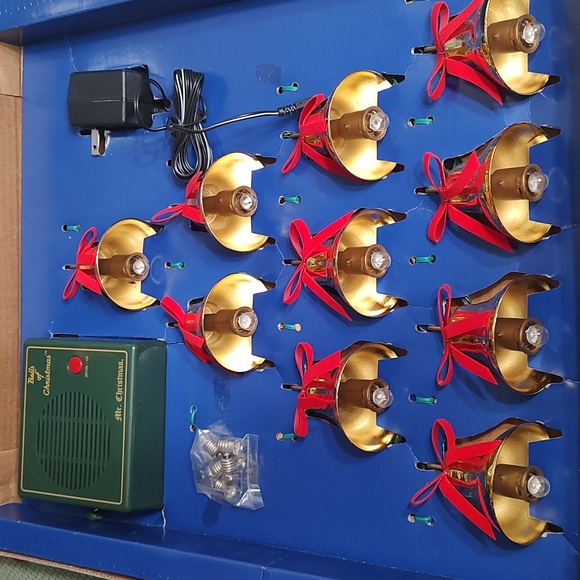 Mr. Christmas Bells of Christmas Plug in set 10 brass bells 15 songs and lights - Picture 6 of 7
